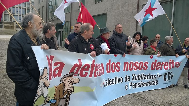 16-03-03 concentracion colectivo xubilados Compostela 001.jpg